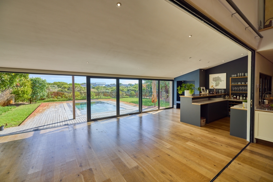 5 Bedroom Property for Sale in Lake Michelle Western Cape